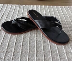Cole Haan Fiona Thong Sandals in black leather knot detail on toe, size 8.5